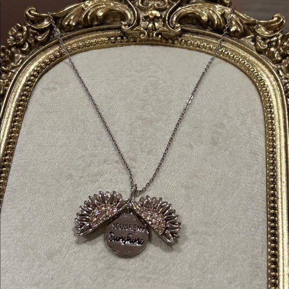 Sterling Silver sunflower locket necklace with a hidden message engraved - Picture 5 of 10